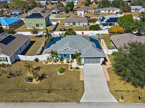3rd image of 393 SW Alcan Drive