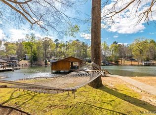 221 Hummingbird Ln, Macon, NC 27551