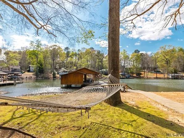 221 Hummingbird Ln, Macon, NC 27551