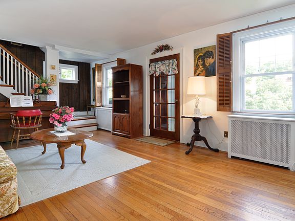 5th image of 20 Willard Ave