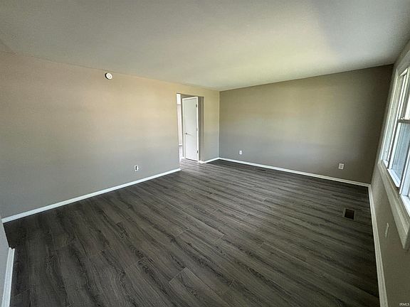2nd image of 5014 Camelot Dr