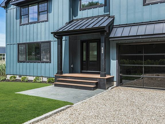 3rd image of 255 Peconic Bay Blvd