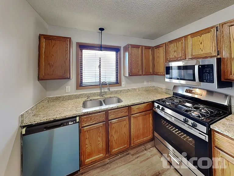 13734 Glenhurst Ln — Photo 7