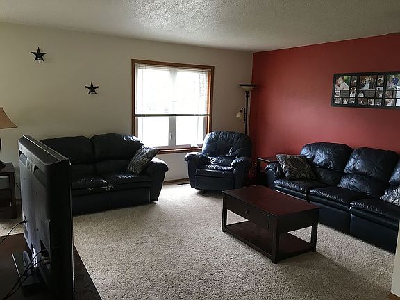 3rd image of 451 Glenwood Hts