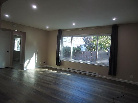 2nd image of 87 Glen Eyrie Ave APT 1