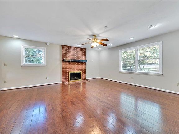 4th image of 160 Stayman Rd