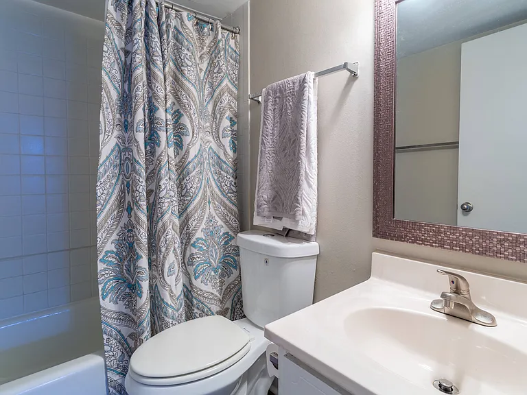 Bradley Square Apartments — Photo 6
