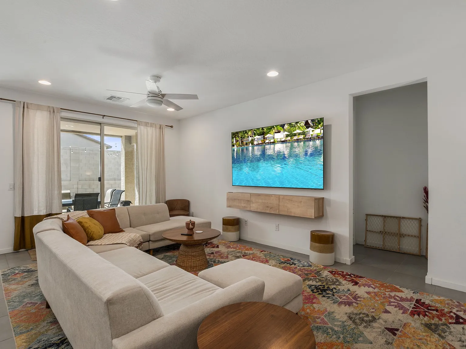 4 bed, 2150 sqft, $2,400 — Photo 2