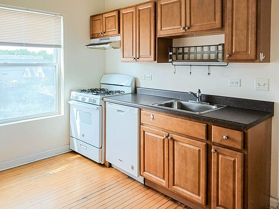 3rd image of 1834 W Foster Ave #3