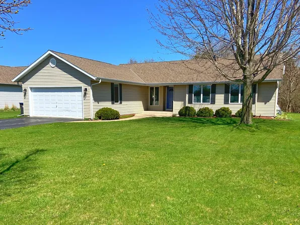 216 Granary CIRCLE, Hartland, WI 53029