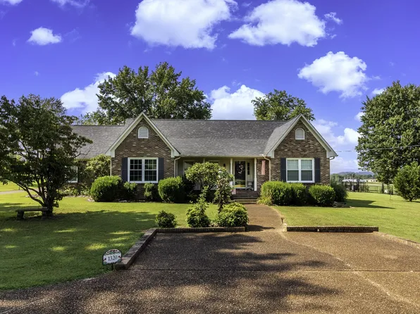 1320 Edgewood Dr, Pulaski, TN 38478