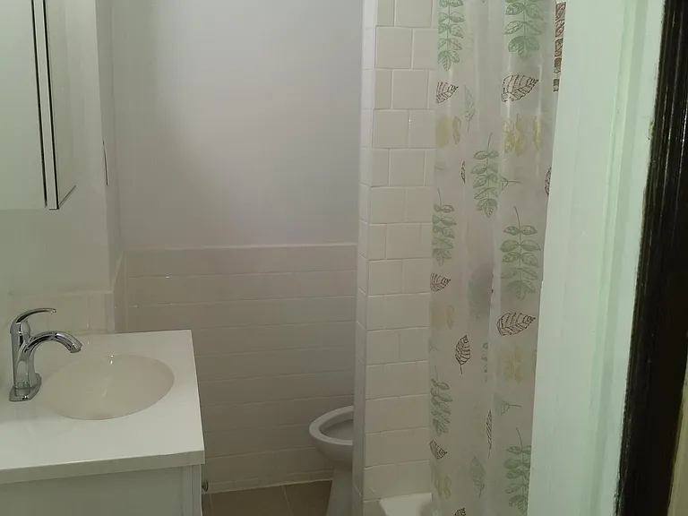 2nd floor hall bath.