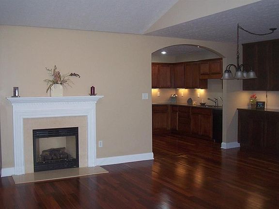 4th image of 234 River Garden Ct