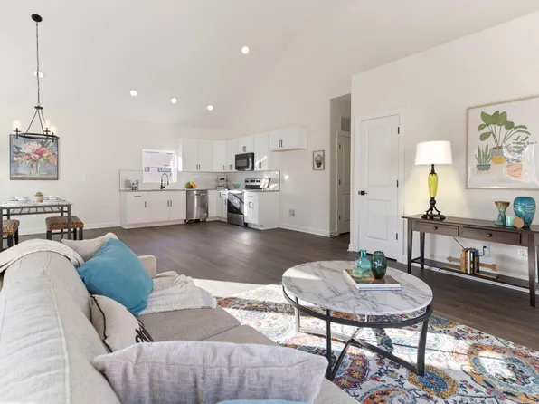 1366 Bowman St, Burlington, NC 27217