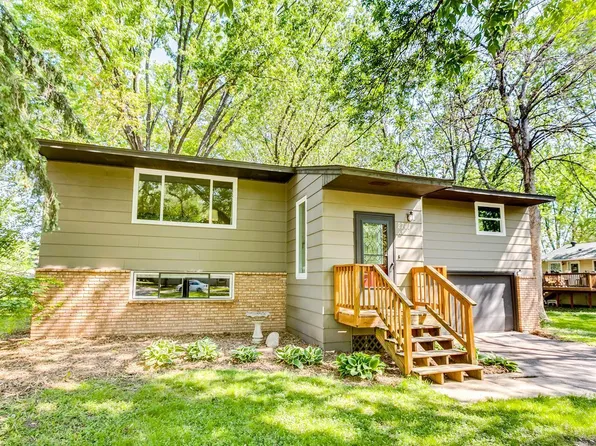 2741 Laport Dr, Mounds View, MN 55112