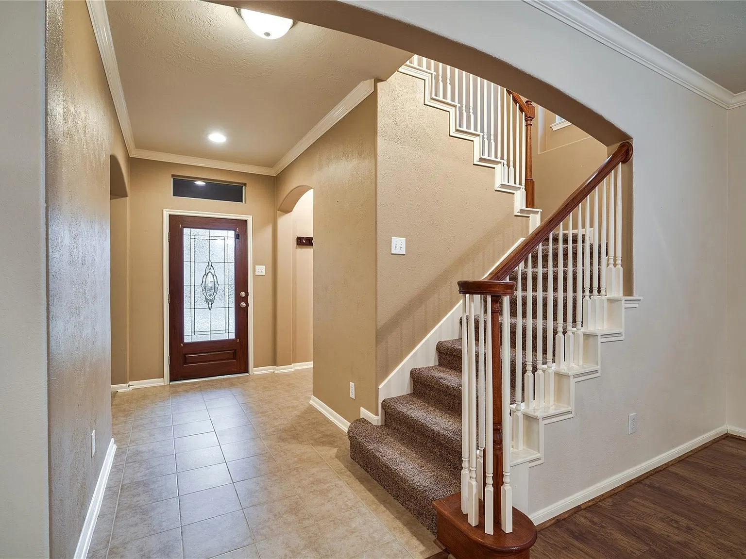 3 bed, 2.5 bath, 2035 sqft, $2,200 — Photo 2
