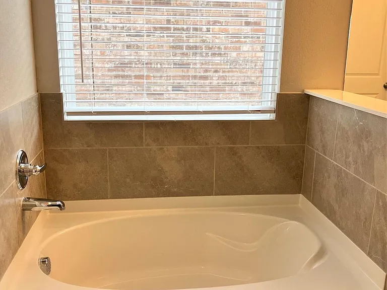 9223 Grand Western — Photo 12