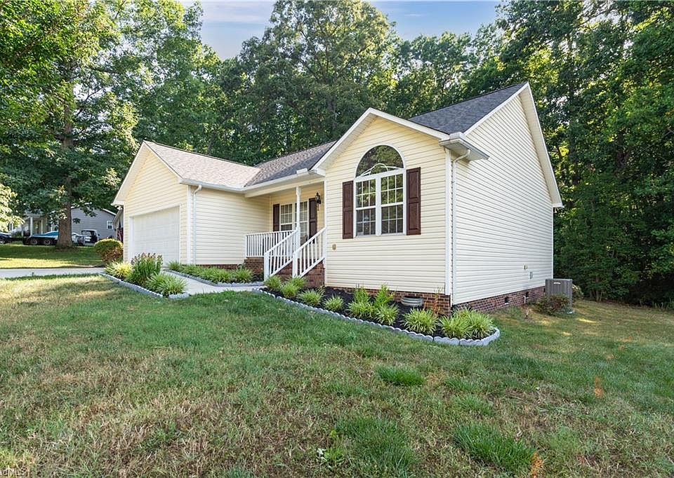 1st image of 1934 Lake Run Dr