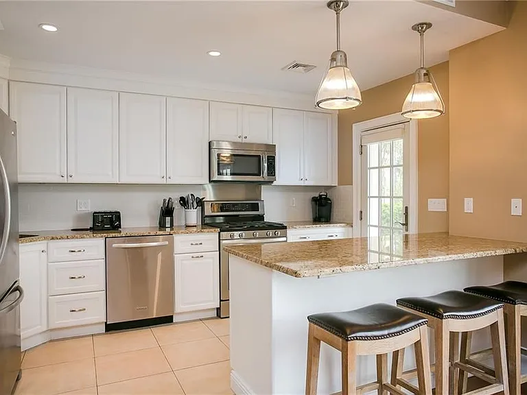 241 Ruggles Ave #B — Photo 10
