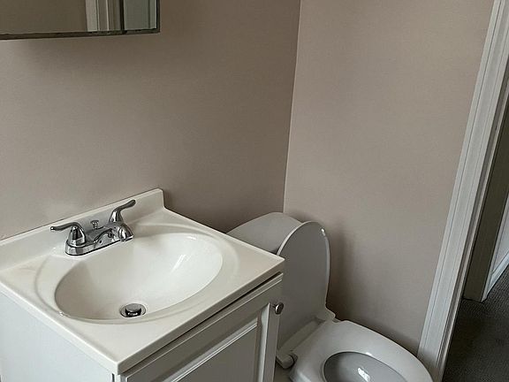 3rd image of 770 Cummins Hwy APT 4