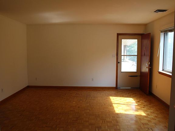 2nd image of 201 Mountain Ave SW APT 6