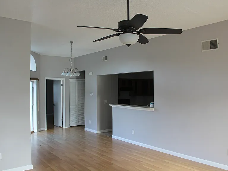1009 Vannessa Dr — Photo 6
