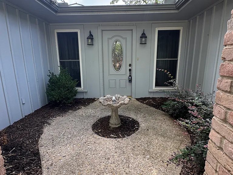 8304 Oxford Dr — Photo 3