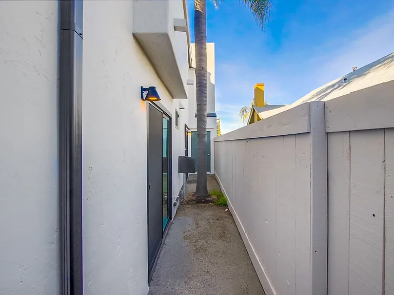 Beautifully Renovated Property perfectly situated between North Park and Normal Heights! — Photo 41