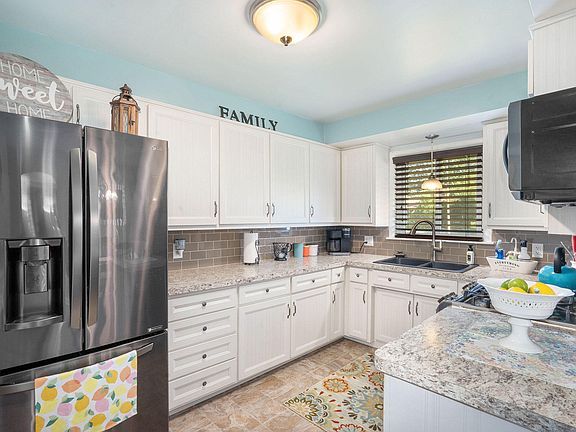 4th image of 3904 Navaho St SW