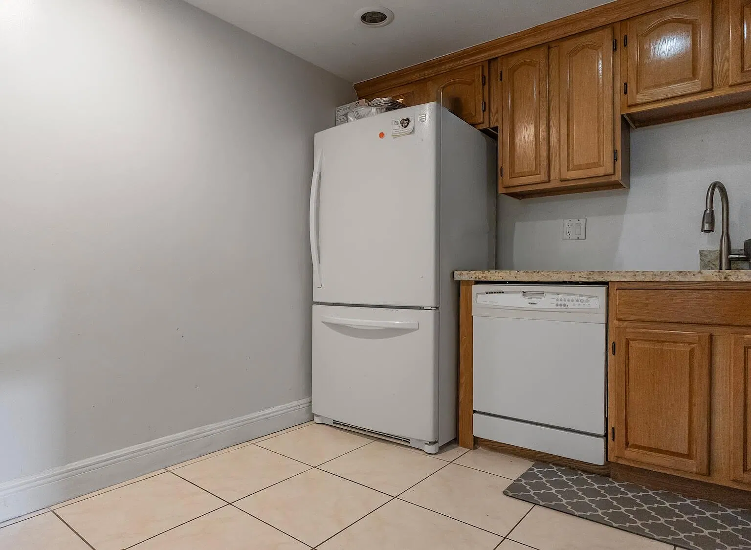 2 bed, 2.0 bath, 972 sqft, $2,000 — Photo 3