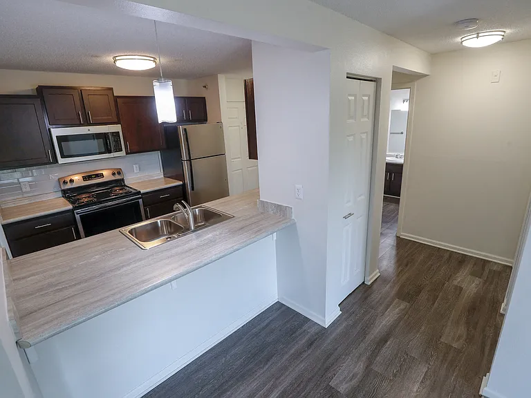 The Woodlands of Minnetonka Apartments — Photo 13