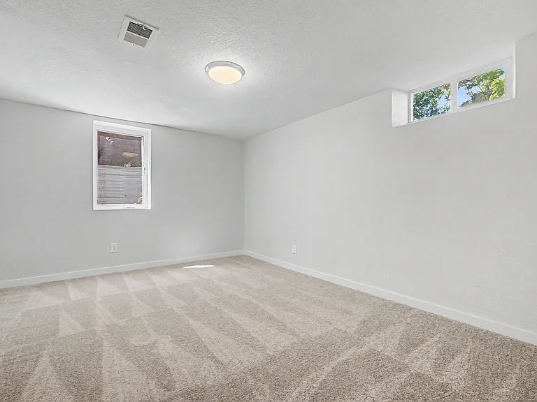 3546 Ivy St — Photo 8