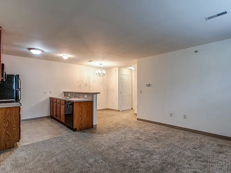Hempfield Commons — Photo 15
