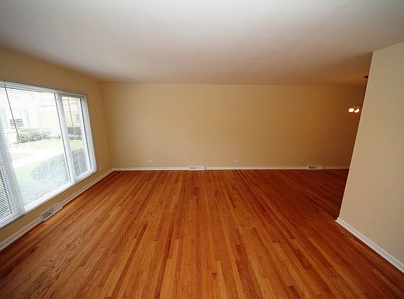 4th image of 6321 N Cicero Ave #A