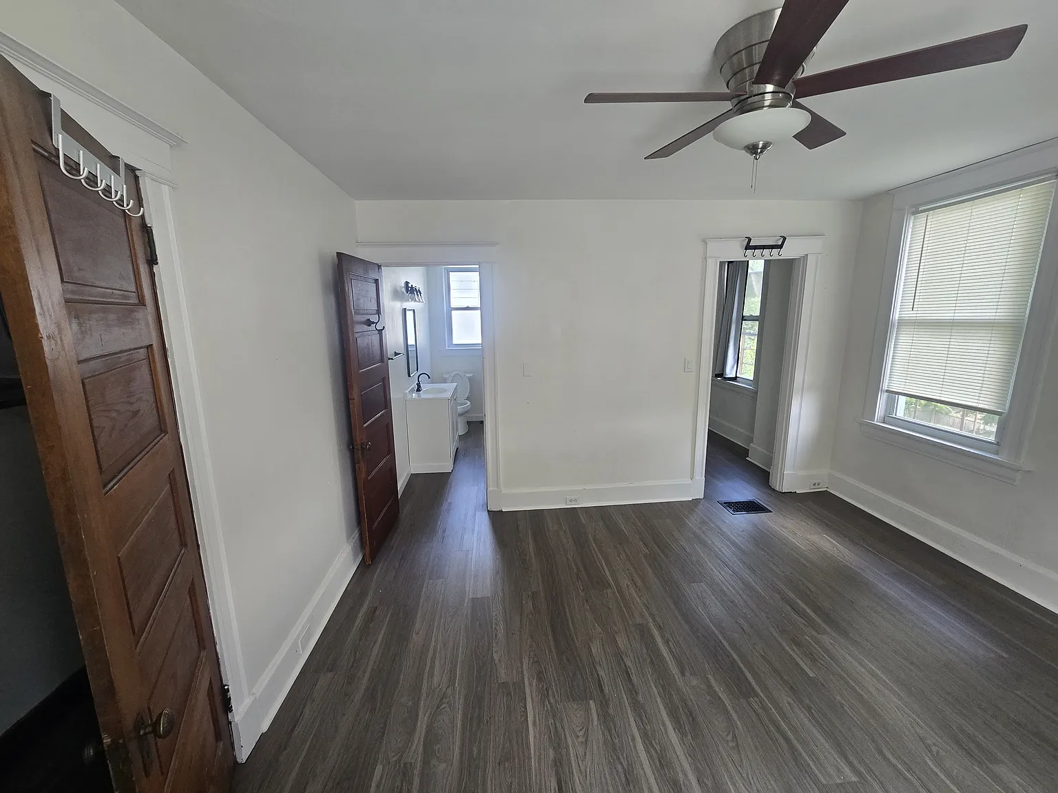 1 bed, 850 sqft, $1,150 — Photo 3