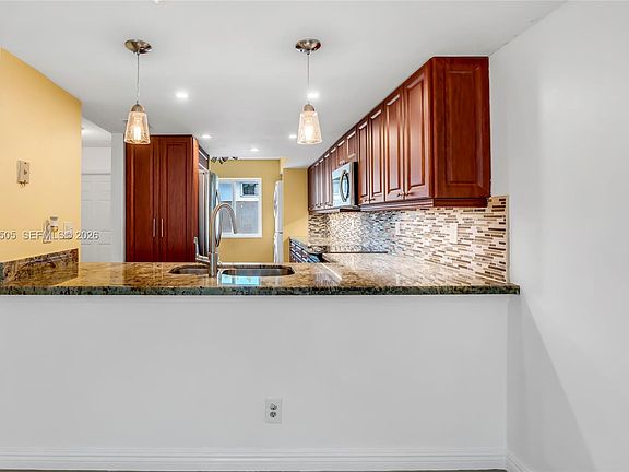 3rd image of 7050 SW 42nd Ct