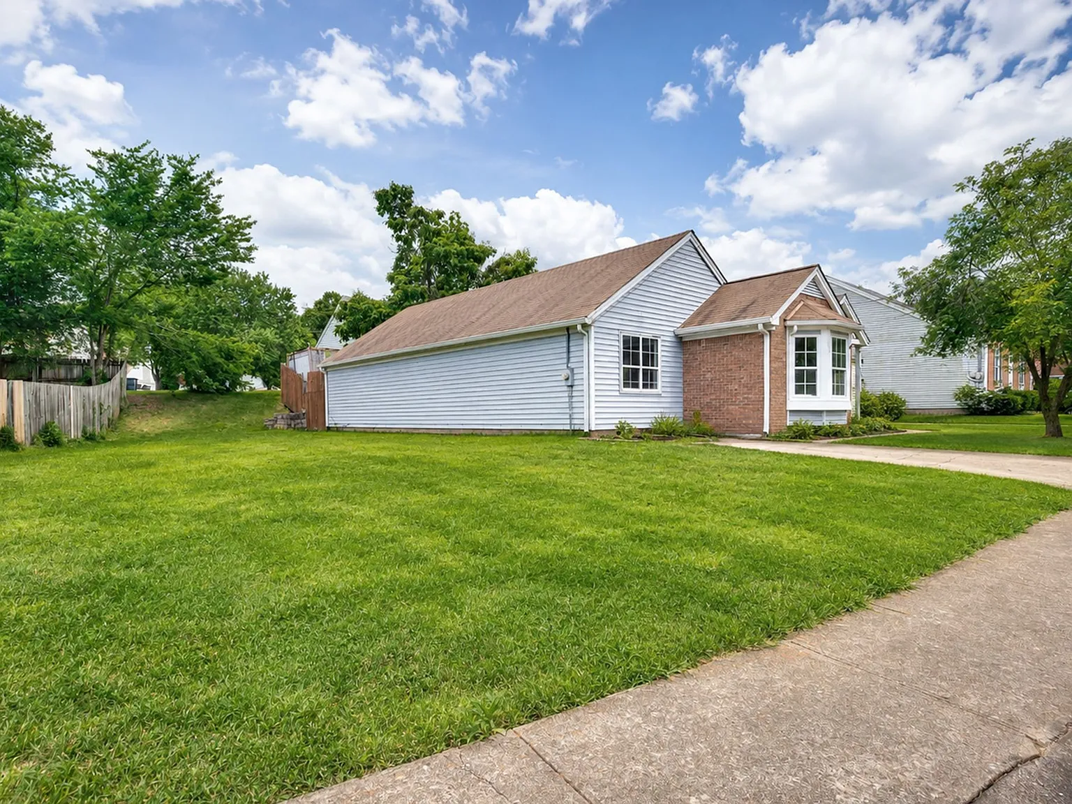 3 bed, 2.0 bath, 1244 sqft, $2,150 — Photo 1