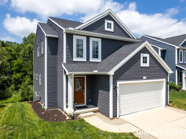 1365 Highland Hl, Lowell, MI 49331