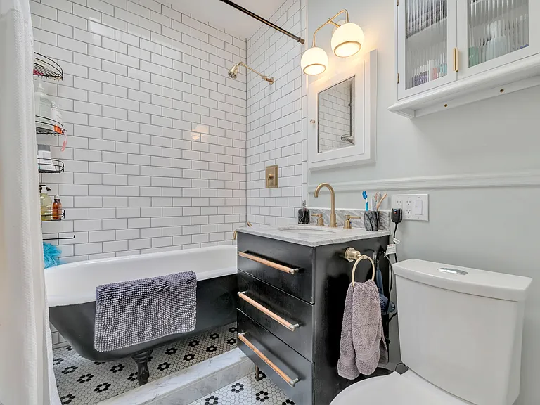 613 Girard St NE — Photo 16