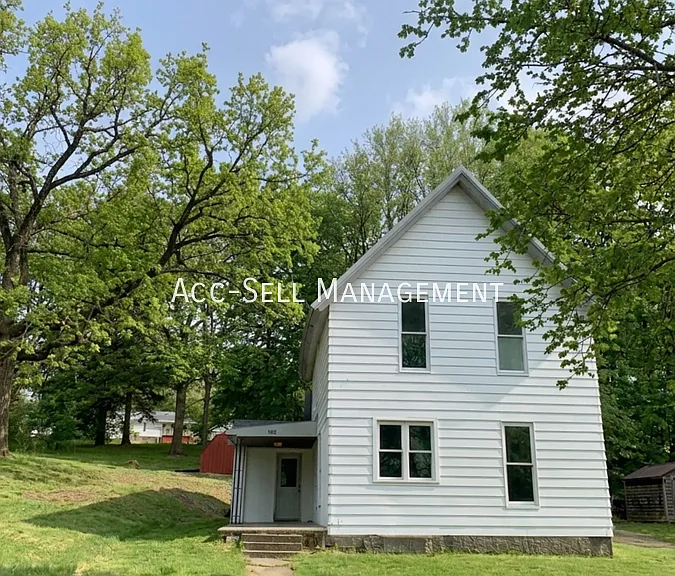 705 W Grove St — Photo 1