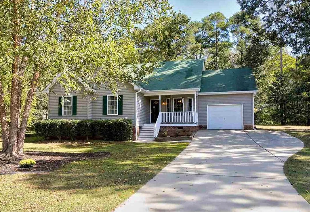 135 Mooney Dr — Photo 1