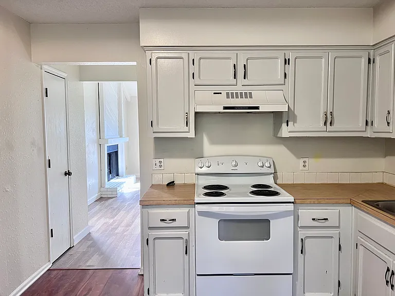 1807 Andrea Dr — Photo 9