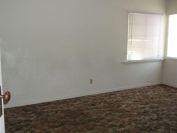4th image of 25866 Bel Aire Dr