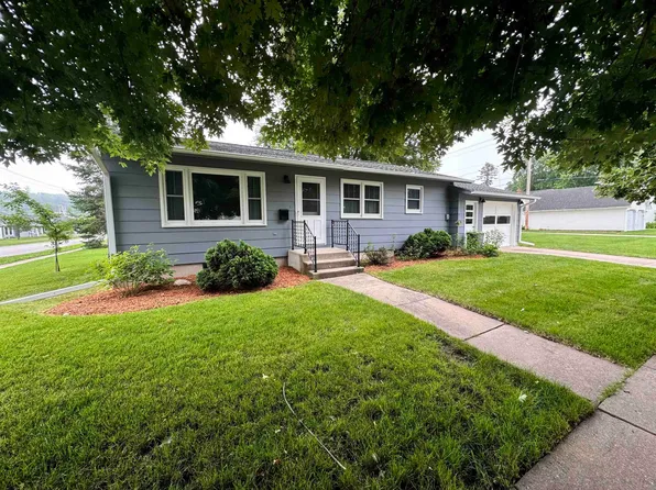 601 E Water St, Decorah, IA 52101