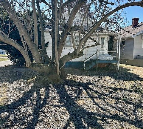 3rd image of 204 Tenth Street