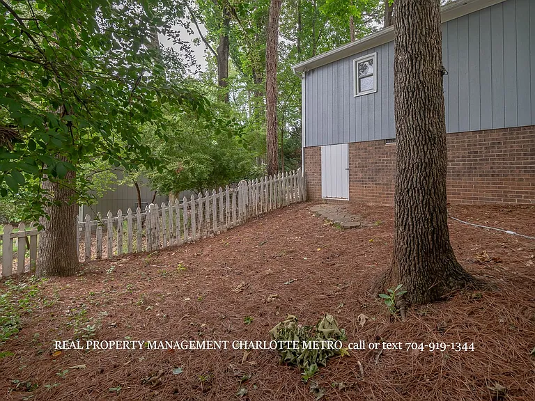 1059 Woodlake Ln — Photo 47