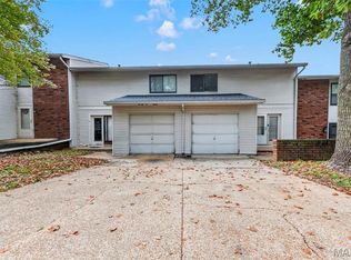 12428 Sea Lane Dr, Florissant, MO 63033