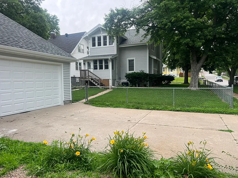 2356 S 35th Ave — Photo 4