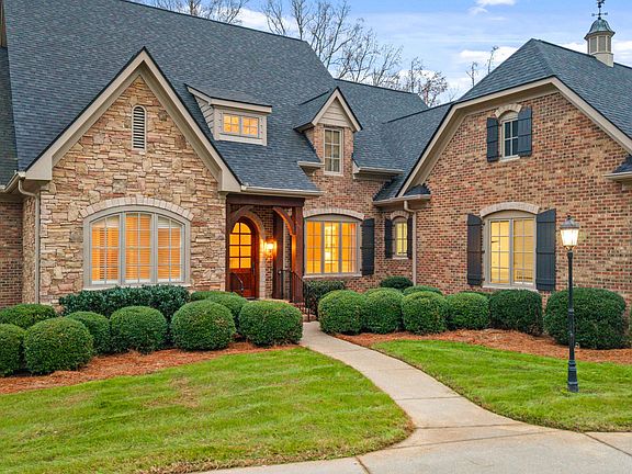 5th image of 121 Ramsford Ln