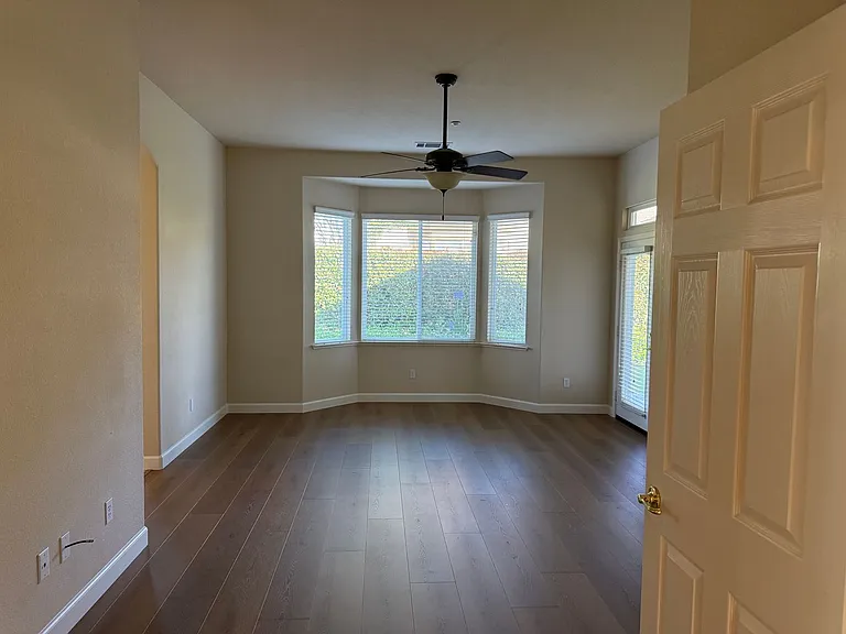 1587 Regent Dr — Photo 31